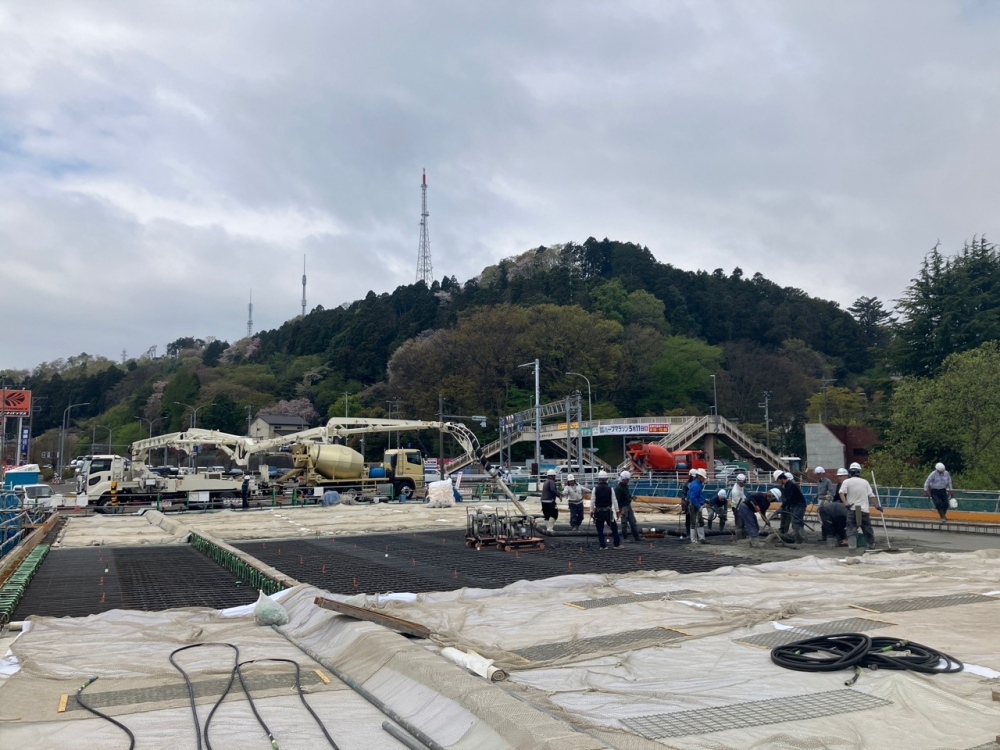 床版コンクリート打設状況