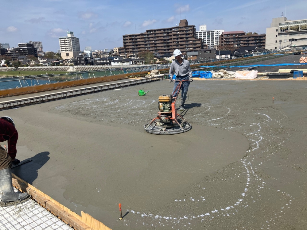 コンクリート表面仕上げ状況