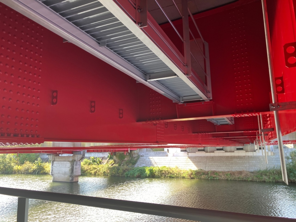 河川内の橋脚上より太白区側を撮影