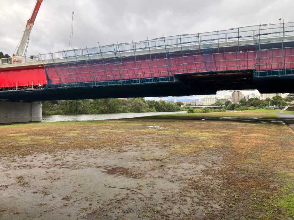 11月より立入禁止区域を設置します（橋げた直下）