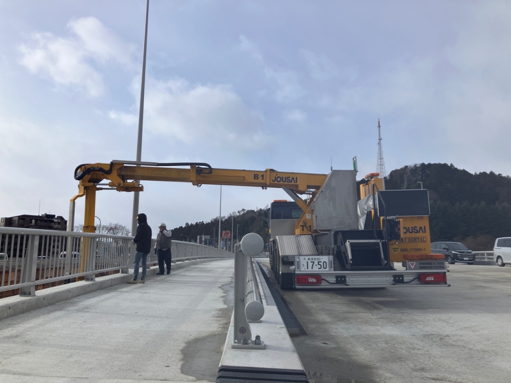 大型橋梁点検車